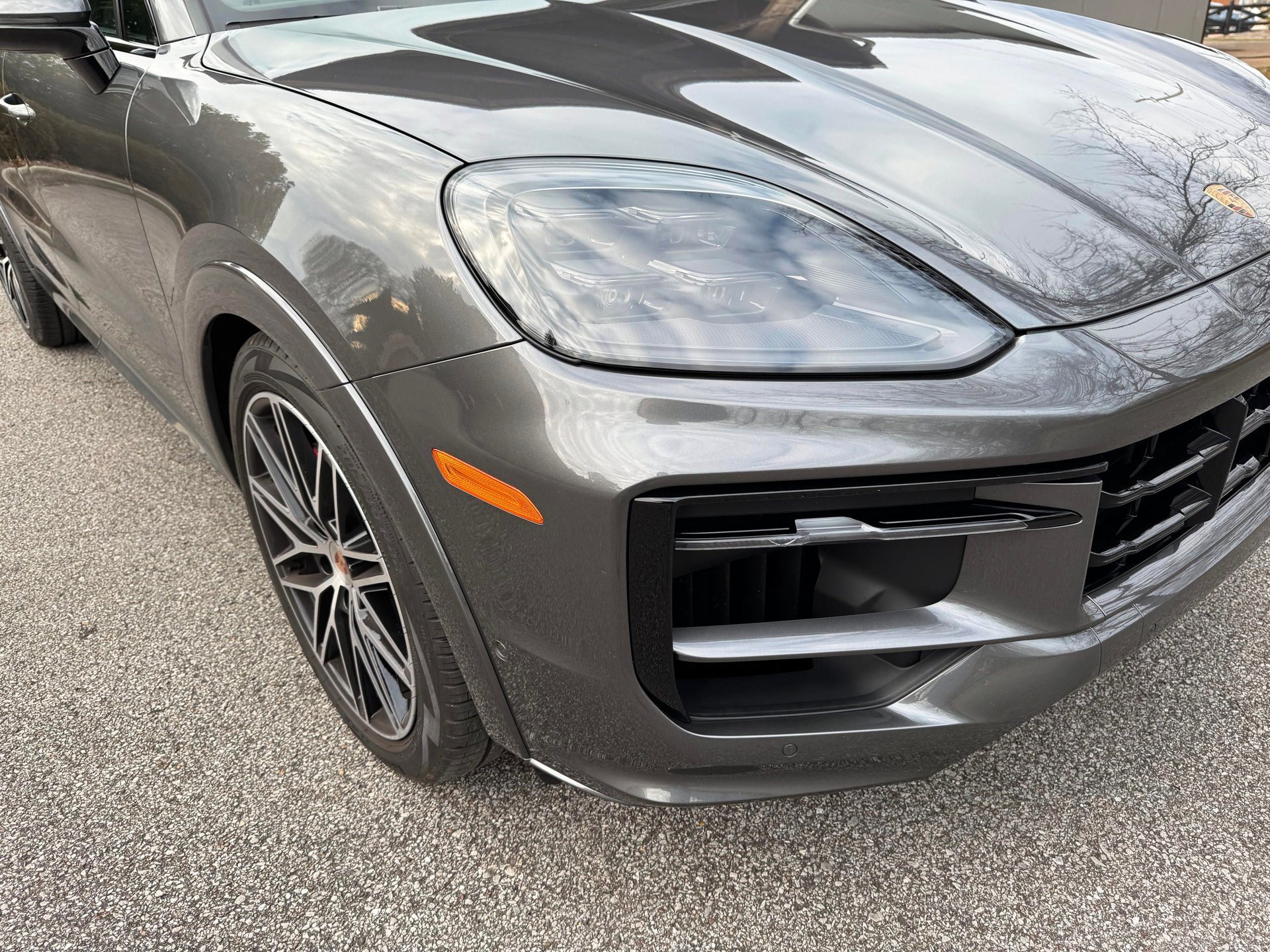 Used 2025 Porsche Cayenne GTS AWD/4WD image 32