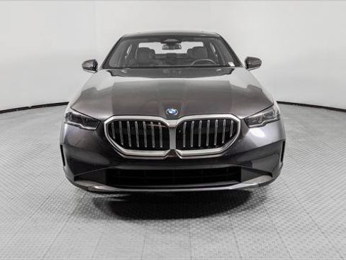 Used 2025 BMW 530i w/ Premium Package RWD image 12
