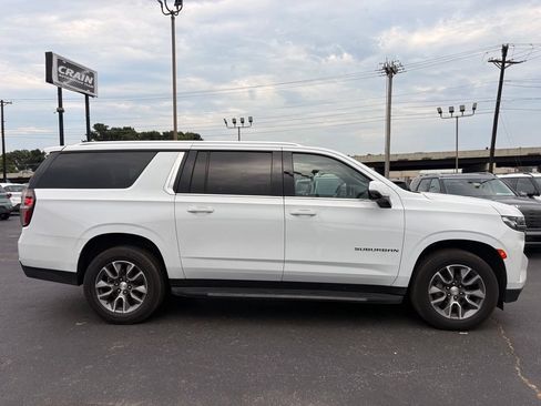 Used 2022 Chevrolet Suburban LT w/ Luxury Package AWD/4WD image 9