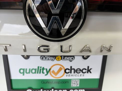Used 2025 Volkswagen Tiguan SE AWD/4WD image 20