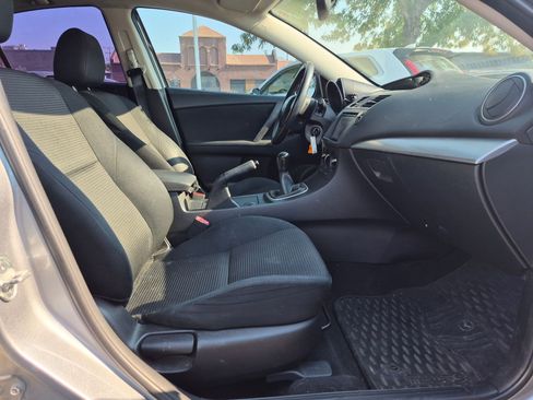 Used 2013 MAZDA MAZDA3 i SV FWD image 29