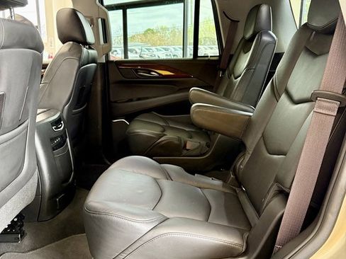 Used 2017 Cadillac Escalade Luxury image 17