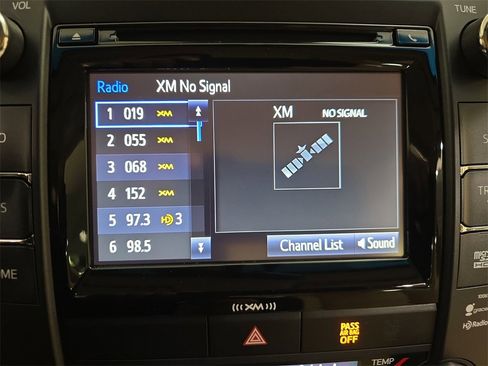 Used 2016 Toyota Camry XLE image 23