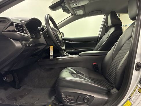 Used 2024 Toyota Camry SE image 11