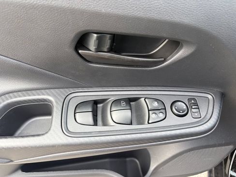 Used 2025 Nissan Versa S w/ S Plus Package FWD image 9