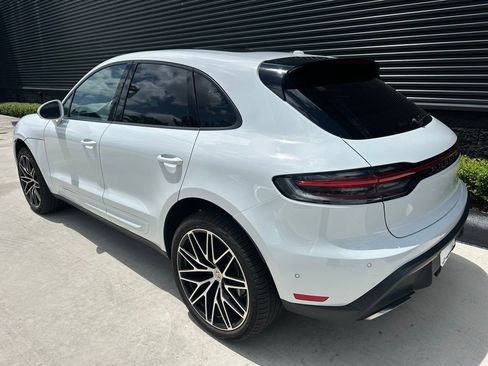 Certified 2025 Porsche Macan AWD/4WD image 3