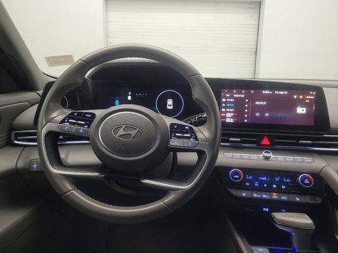 Used 2025 Hyundai Elantra SEL FWD image 22