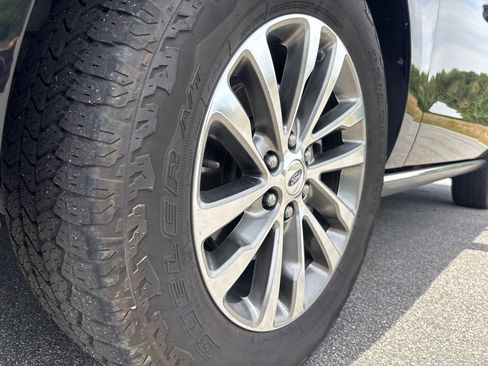 Used 2018 Ford Expedition Limited RWD image 9