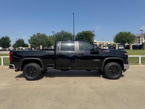 Used 2024 Chevrolet Silverado 2500 LT w/ Texas Edition AWD/4WD image 3