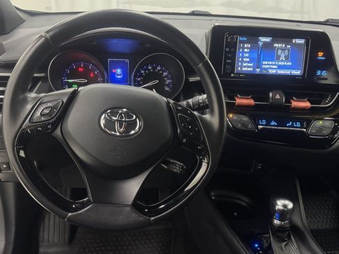 Used 2018 Toyota C-HR XLE FWD image 17