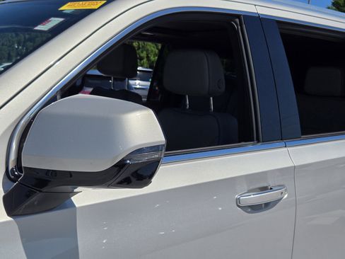 Used 2023 GMC Yukon XL SLT w/ SLT Luxury Package RWD image 9
