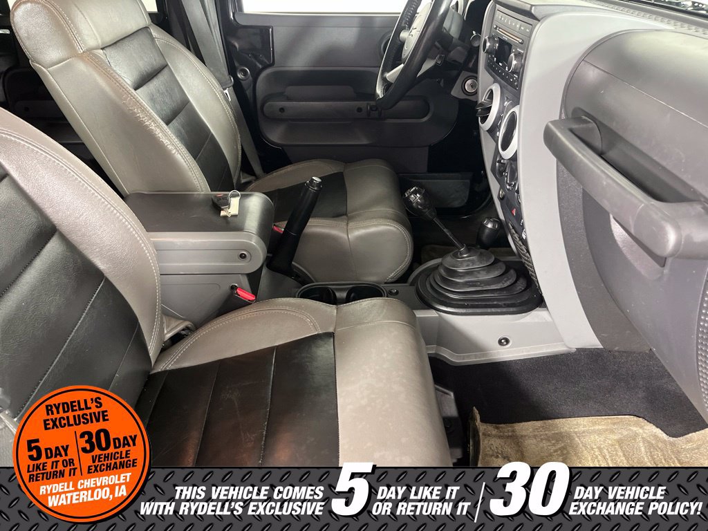 Used 2010 Jeep Wrangler Unlimited Sahara w/ Dual Top Group AWD/4WD image 17