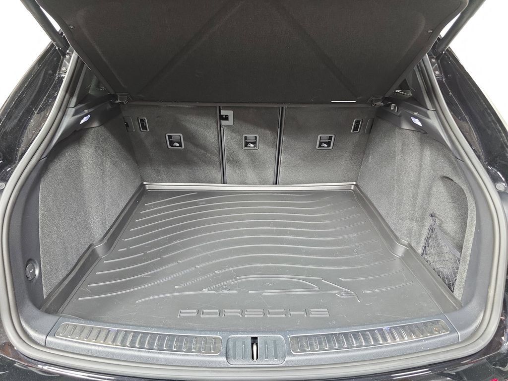 Certified 2026 Porsche Macan AWD/4WD image 25