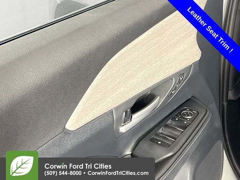 Used 2024 Toyota Grand Highlander AWD image 12