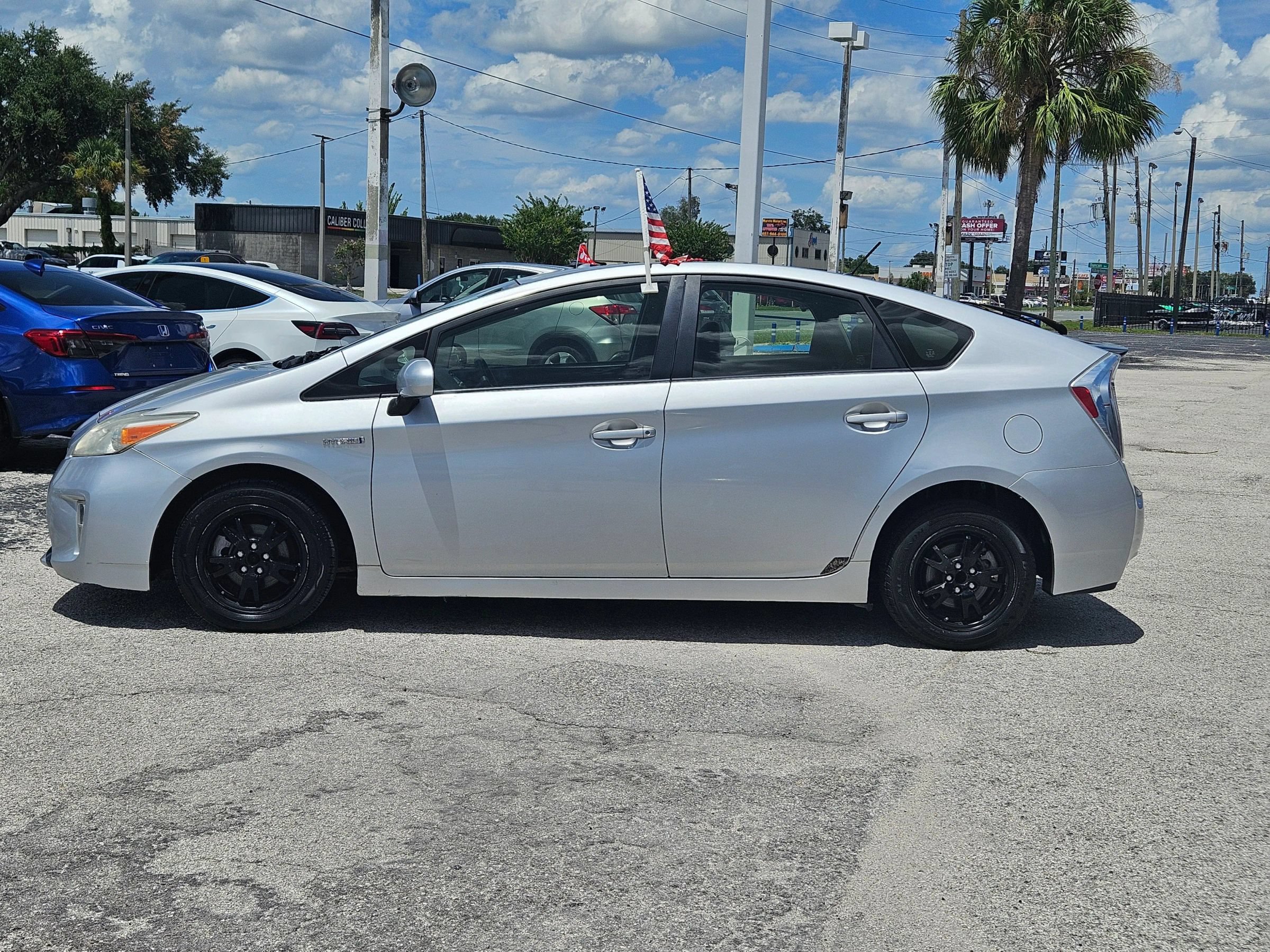 Used 2014 Toyota Prius Two FWD image 3