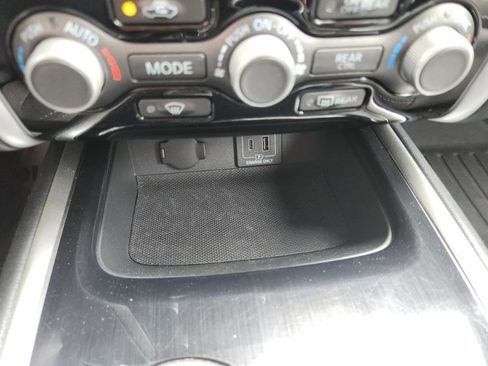 Used 2020 Nissan Pathfinder SV AWD/4WD image 12