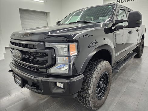 Used 2022 Ford F250 XLT w/ Black Appearance Package image 7