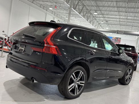 Used 2018 Volvo XC60 T6 Momentum w/ Convenience Package image 16