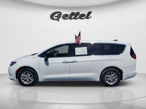 Used 2024 Chrysler Voyager LX FWD image 7