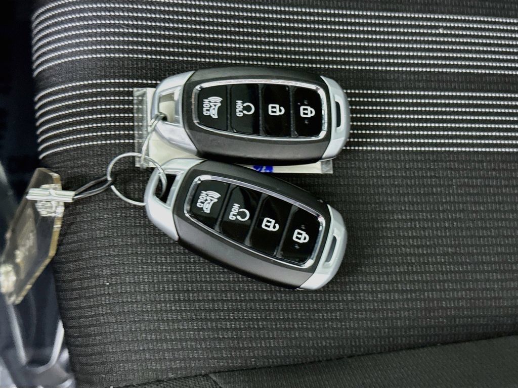 Certified 2024 Hyundai Venue SEL FWD image 33