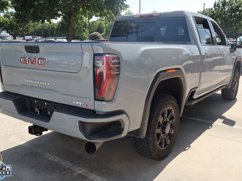 Used 2025 GMC Sierra 2500 AT4 w/ AT4 Premium Plus Package AWD/4WD image 3