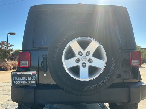 Used 2014 Jeep Wrangler Unlimited Sport w/ Quick Order Package 24S AWD/4WD image 17