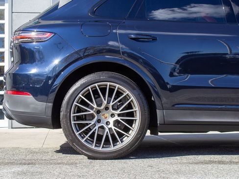 Used 2022 Porsche Cayenne Platinum Edition image 6