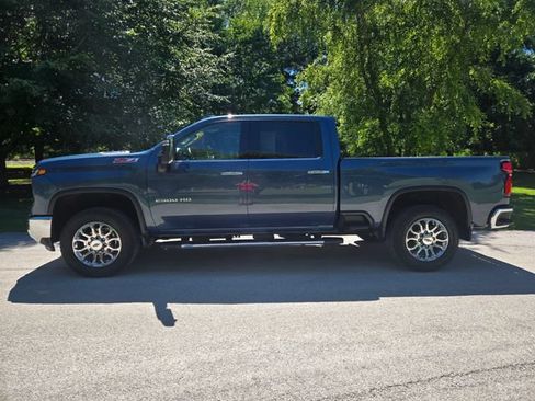 Used 2025 Chevrolet Silverado 2500 LTZ w/ LTZ Premium Package AWD/4WD image 2