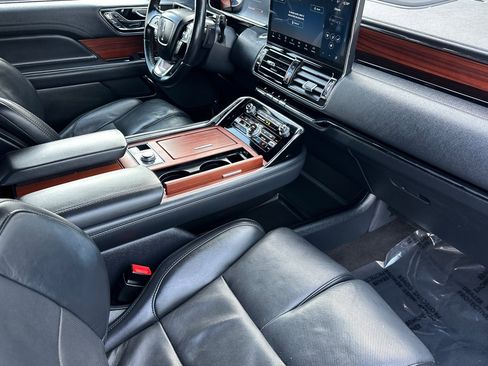 Used 2024 Lincoln Navigator Reserve image 20
