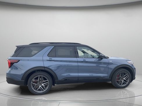 New 2026 Ford Explorer ST-Line w/ ST-Line Street Pack RWD image 2