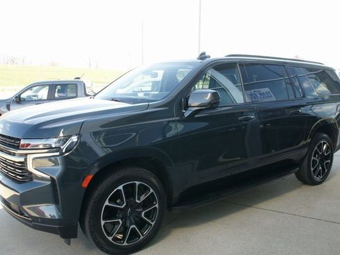 Used 2022 Chevrolet Suburban RST w/ Sport Performance Package image 5