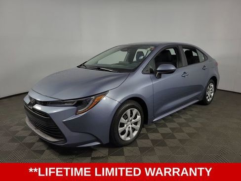 Used 2024 Toyota Corolla LE image 3