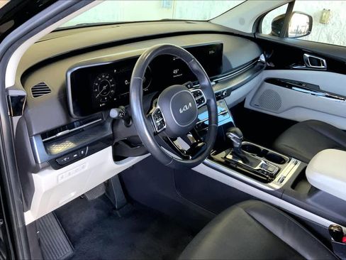 Used 2022 Kia Carnival SX Prestige image 17