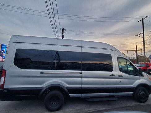 Used 2019 Ford Transit 350 XLT image 6