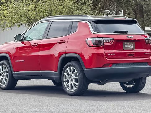 Used 2025 Jeep Compass Limited AWD/4WD image 6