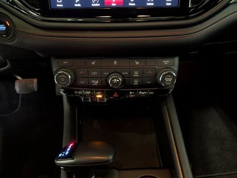 Used 2025 Dodge Durango GT AWD/4WD image 23