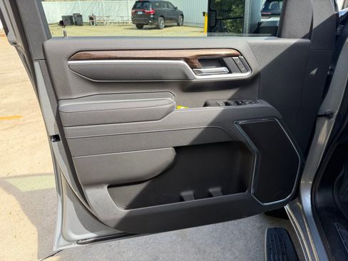 New 2026 GMC Sierra 2500 SLE w/ SLE Value Package; AWD/4WD image 9