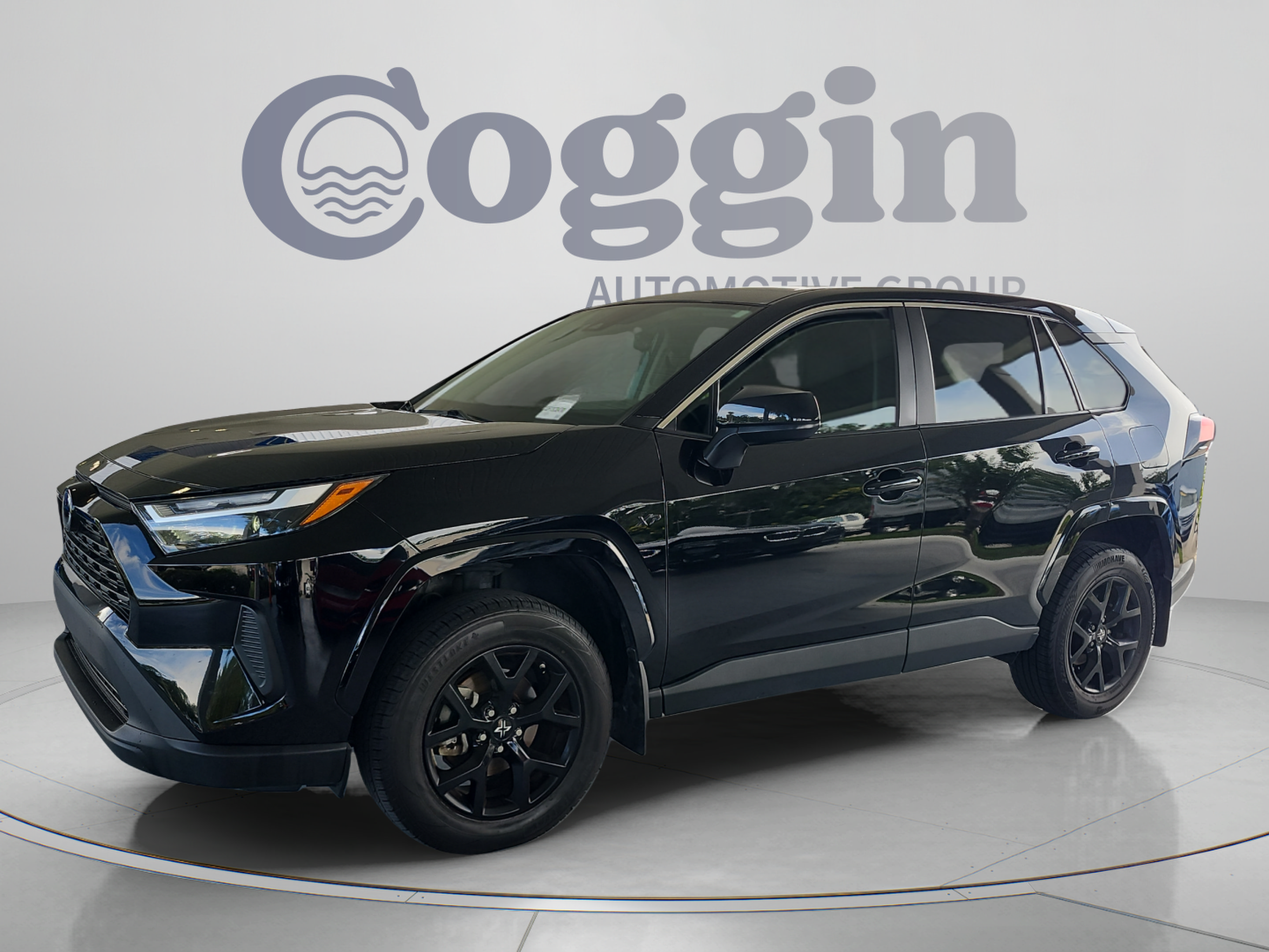 Used 2025 Toyota RAV4 LE FWD image 1
