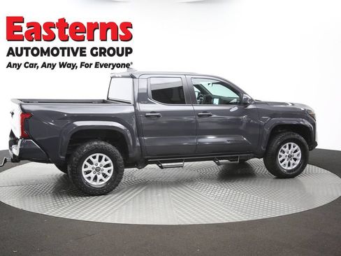 Used 2025 Toyota Tacoma SR5 AWD/4WD image 43