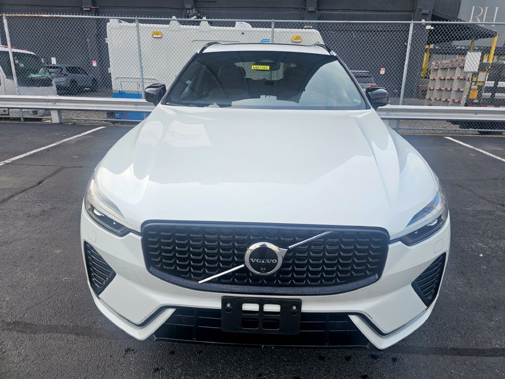Used 2022 Volvo XC60 B6 R-Design AWD/4WD image 27