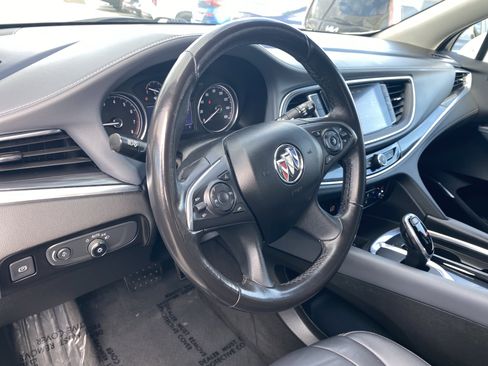 Used 2020 Buick Enclave Essence image 16