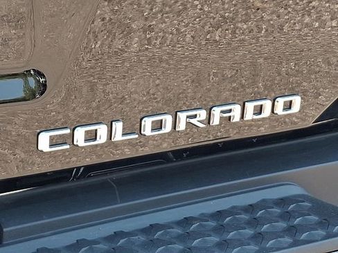 Used 2025 Chevrolet Colorado Z71 w/ Technology Package AWD/4WD image 30