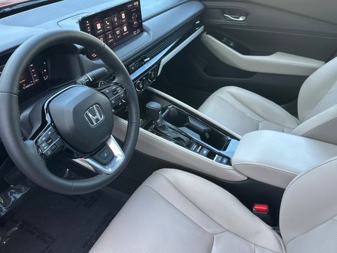Used 2025 Honda Accord Touring image 4