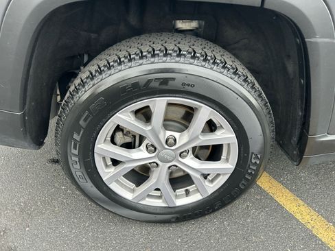 Used 2022 Jeep Grand Cherokee L Limited w/ Luxury Tech Group II image 10