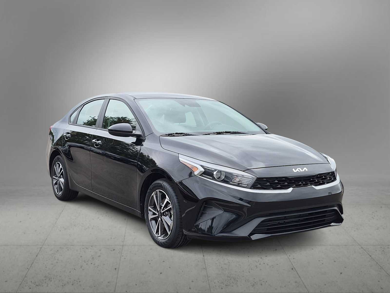 Used 2022 Kia Forte LXS FWD image 2