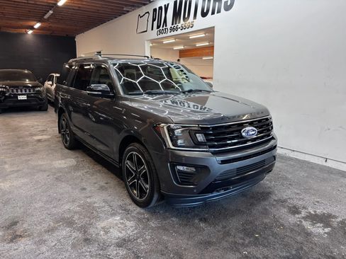 Used 2019 Ford Expedition Limited w/ Equipment Group 303A AWD/4WD image 2