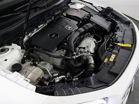 Used 2022 Mercedes-Benz GLB 250 4MATIC image 37