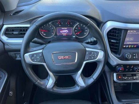 Used 2023 GMC Acadia SLT image 16