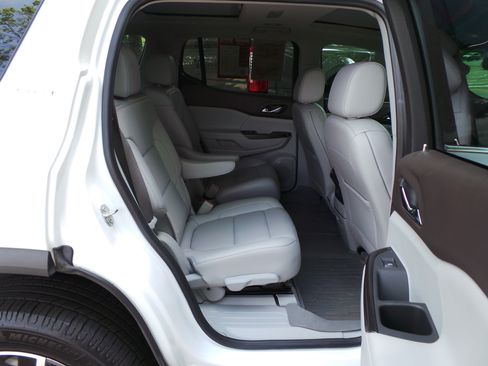 Used 2022 GMC Acadia SLT FWD image 39