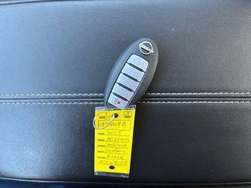 Used 2025 Nissan Altima 2.5 S FWD image 15